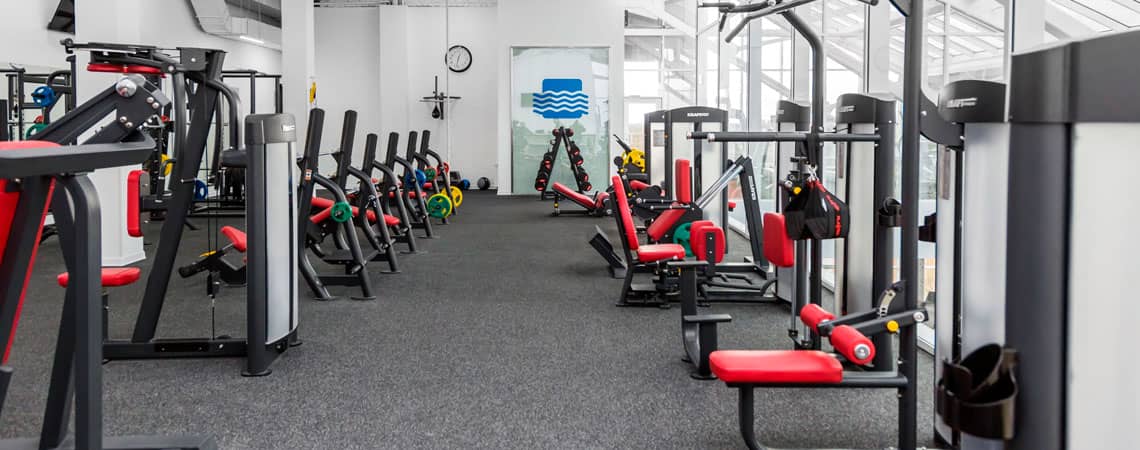 Фотографии оснащения тренажерых помещений и фитнес-центров спортивным оборудованием