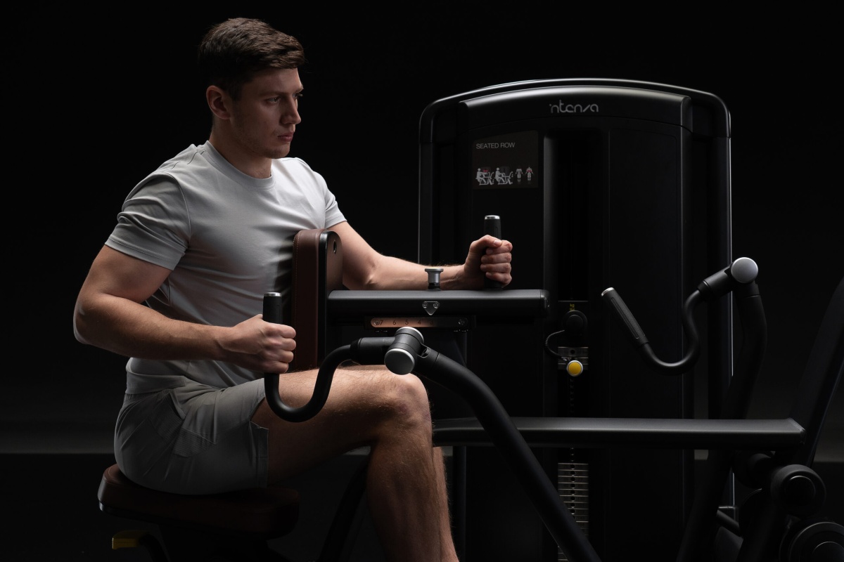 Премиальная линия грузоблочных тренажеров INTENZA DEZIGN